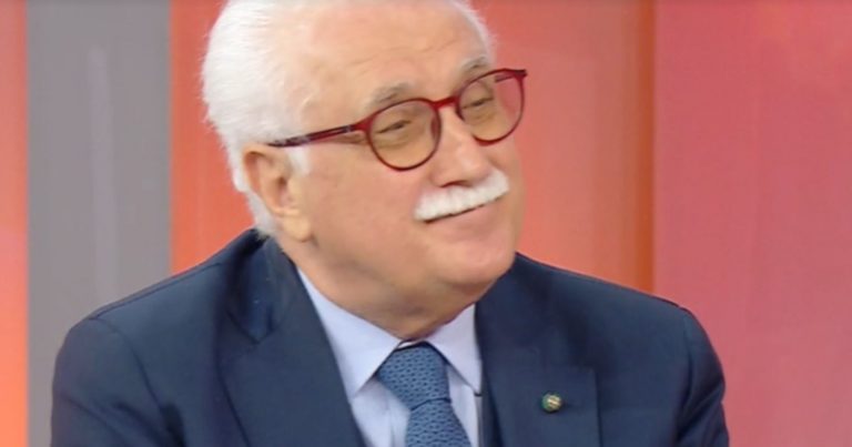 Jannik Sinner, il consiglio del dottor Calabrese: ”Deve cambiare…” Jannik Sinner, il consiglio del dottor Calabrese: ”Deve cambiare…”