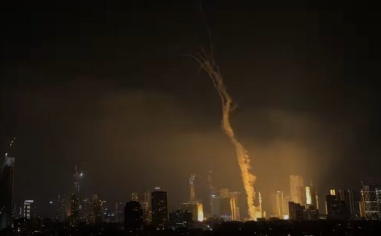 Guerra tra Israele e Iran, ecco come potrebbe incidere pesantemente sulle nostre tasche: cosa potrebbe aumentare di più Guerra tra Israele e Iran, ecco come potrebbe incidere pesantemente sulle nostre tasche: cosa potrebbe aumentare di più