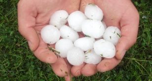 Meteo - Forte maltempo e grandine come noci si è abbattuto nel piacentino, ci sono danni