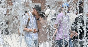 Meteo - Allerta massima per il caldo in Francia, chiuse scuole e Tour Eiffel: temperature anche oltre +40°C