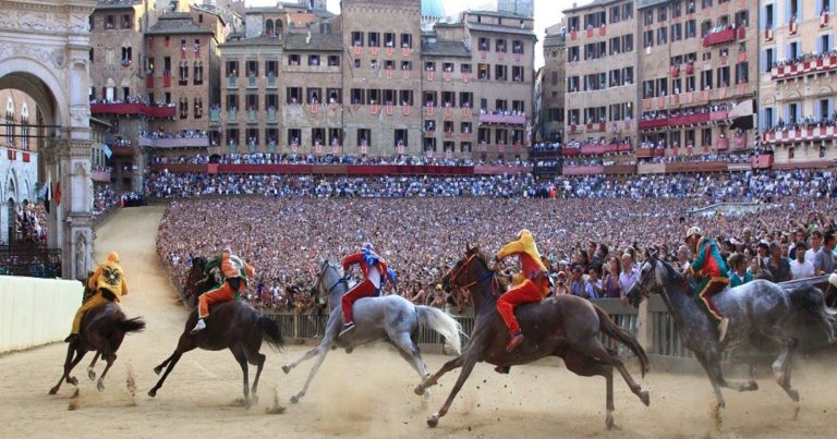 Palio di Siena 2025, ecco dove e a che ora vederlo in tv mercoledì 2 luglio Palio di Siena 2025, ecco dove e a che ora vederlo in tv mercoledì 2 luglio