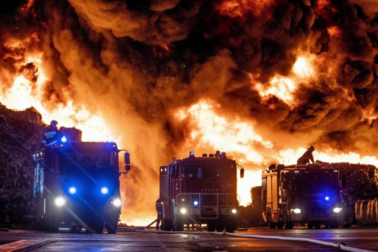 Meteo – 2 morti per vasto incendio scoppiato in Catalogna e 20.000 residenti chiusi in casa i dettagli