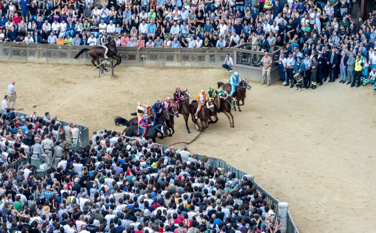 Palio di Siena 2025, ecco dove e a che ora vederlo in tv sabato 16 agosto
