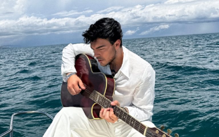 Stash, grave lutto per il cantante dei ‘The Kolors’, è morto il nonno