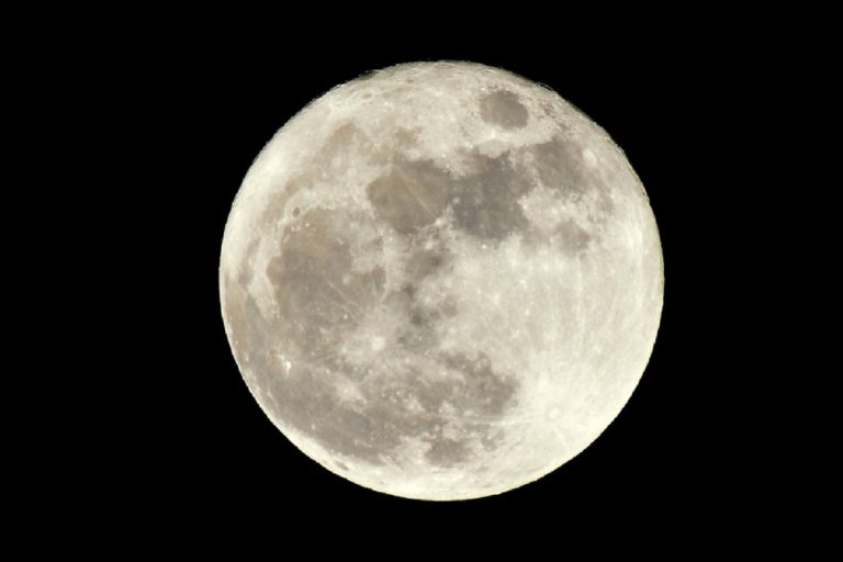 Luna piena del Cervo: ecco quando vederla, a che ora e come osservarla al meglio Luna piena del Cervo: ecco quando vederla, a che ora e come osservarla al meglio