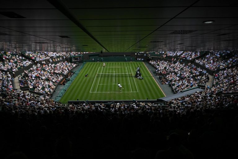 Wimbledon 2025, montepremi: ecco quanto guadagna chi arriva in semifinale, in finale e chi vince Wimbledon 2025, montepremi: ecco quanto guadagna chi arriva in semifinale, in finale e chi vince