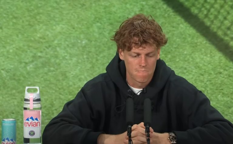 Jannik Sinner e i problemi di comunicazione: “I giornalisti non sono contenti di lui”, ecco chi lo ha detto