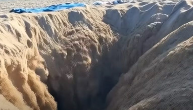 Riccardo morto sepolto dalla sabbia, la disperazione del padre: “Ero a 2-3 metri. Ad un certo punto…”