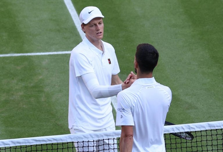 Wimbledon 2025, Djokovic rivela cosa gli ha detto Sinner a rete a fine partita: “Si è scusato con me per il fatto che…” Wimbledon 2025, Djokovic rivela cosa gli ha detto Sinner a rete a fine partita: “Si è scusato con me per il fatto che…”