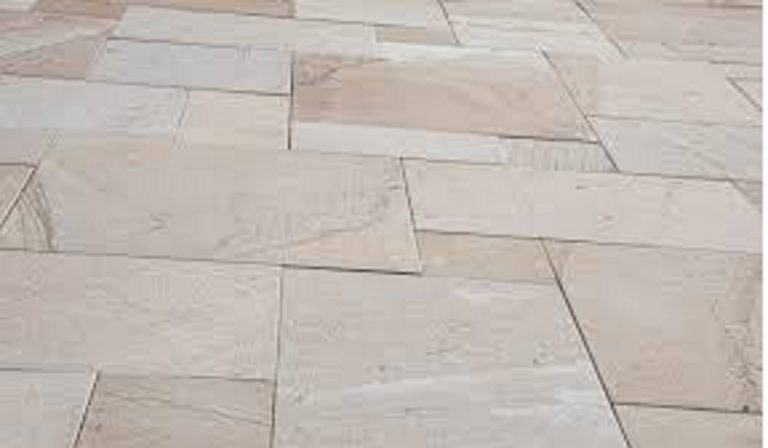 Come eliminare le macchie di ruggine dal pavimento: ecco i rimedi naturali