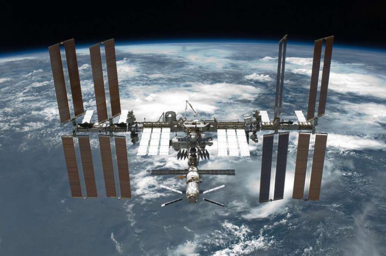 Stasera la Stazione Spaziale Internazionale sarà visibile in Italia: ecco a che ora vederla da Milano a Palermo, passando per Roma Stasera la Stazione Spaziale Internazionale sarà visibile in Italia: ecco a che ora vederla da Milano a Palermo, passando per Roma
