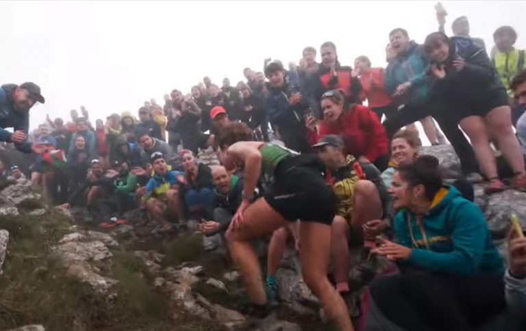 Atleta 35enne colpito da fulmine duranta la gara, gli esperti: “Si è salvato solo perchè….”