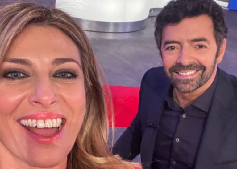 Addio a Claudia Adamo, la malattia, il dolore dei colleghi e le commoventi parole di Carlotta Mantovan: “Perdo anche te…” Addio a Claudia Adamo, la malattia, il dolore dei colleghi e le commoventi parole di Carlotta Mantovan: “Perdo anche te…”