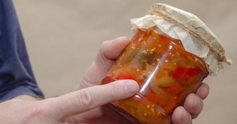 Come capire se una conserva ha il botulino: ecco i 3 segnali da non ignorare