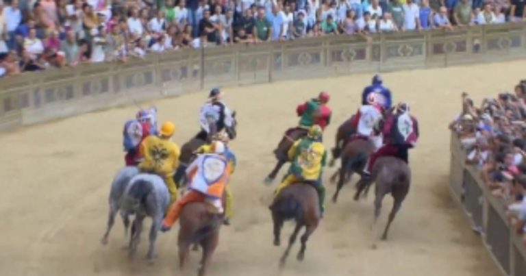 Palio di Siena 16 agosto 2025, programma, contrade partecipanti e orari: dove vederlo in tv