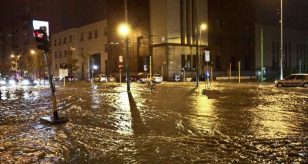 Meteo - Spiccato maltempo a Milano, infiltrazioni d'acqua a Malpensa. Chiusi parchi e attivata la vasca del Seveso