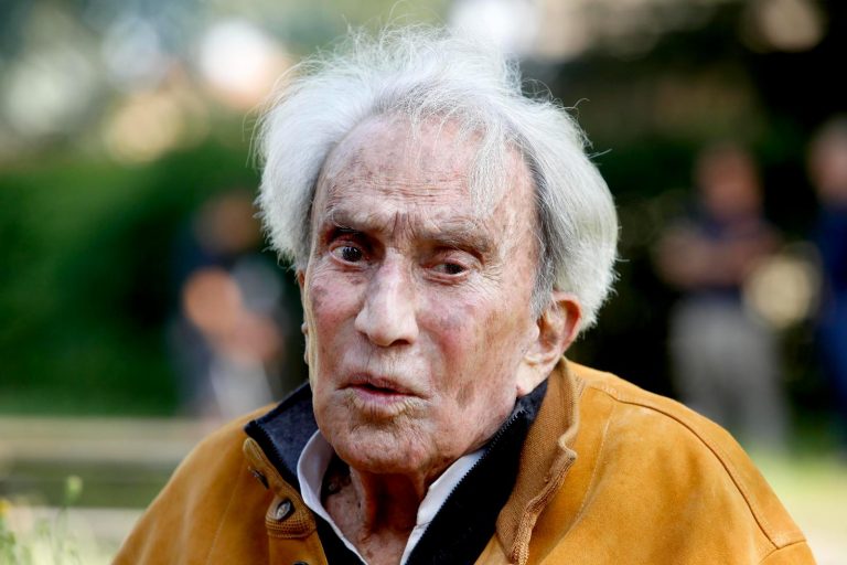 Emilio Fede è in condizioni critiche: grave peggioramento nelle ultime ore. Gli aggiornamenti Emilio Fede è in condizioni critiche: grave peggioramento nelle ultime ore. Gli aggiornamenti