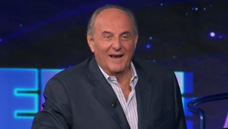 La Ruota della Fortuna batte Affari Tuoi, la reazione di Gerry Scotti: “Ehhhh già…”