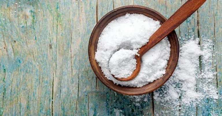 Come pulire casa con il sale, i consigli e i trucchetti che in pochi conoscono