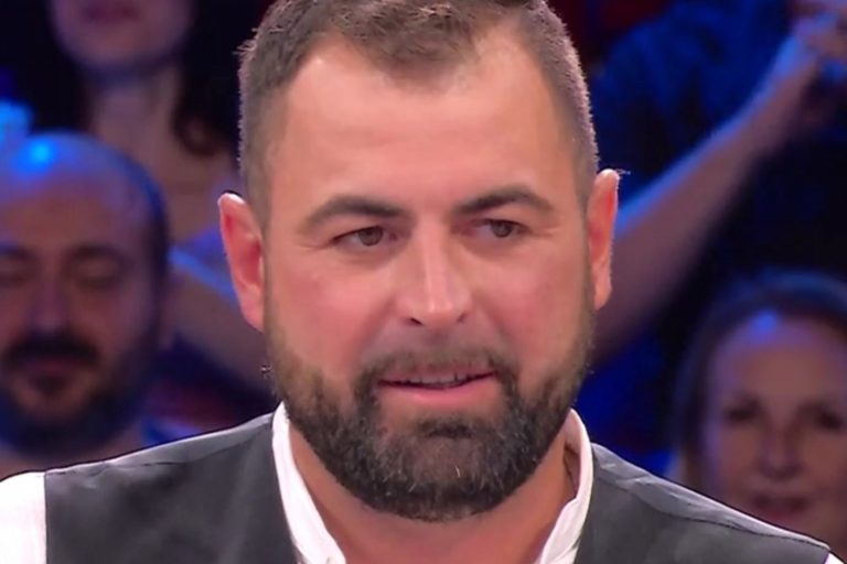 Mattia dalla Valle d’Aosta, chi è il concorrente che ha vinto 100.000 euro ad Affari Tuoi. Ecco com’è andata la partita