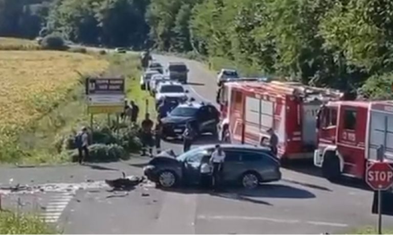 Scuolabus con 26 bambini a bordo si ribalta a Udine, ci sono feriti