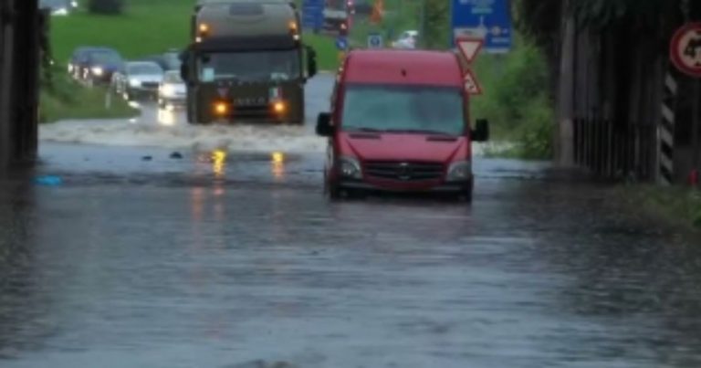 Scuole chiuse per allerta meteo e maltempo domani, sabato 14 febbraio 2026: ecco in quali comuni