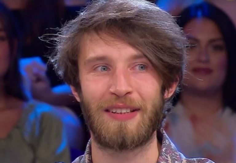 Affari Tuoi, chi è Davide dalla Valle d’Aosta: ecco quanto ha vinto stasera