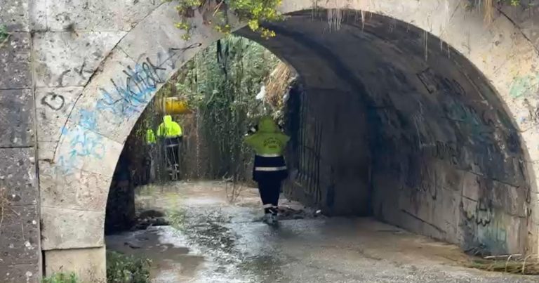 Violento nubifragio nell’Agrigentino, strade come fiumi a Favara: dispersa una donna Violento nubifragio nell’Agrigentino, strade come fiumi a Favara: dispersa una donna