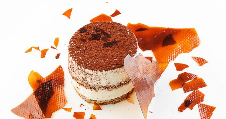 Tiramisù di Antonino Cannavacciuolo: ecco la ricetta dello chef per preparare il dolce Tiramisù di Antonino Cannavacciuolo: ecco la ricetta dello chef per preparare il dolce