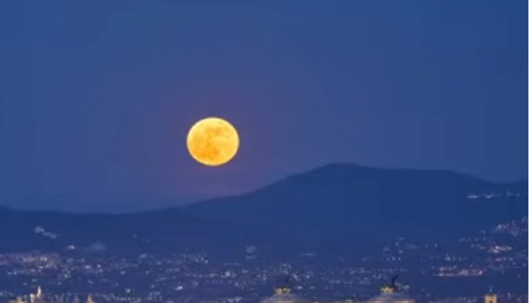 Superluna Piena del Raccolto: ecco quando vederla e perché si chiama così