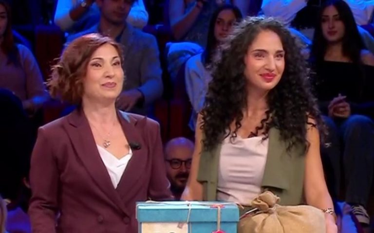 Affari Tuoi, chi è Beatrice dalla Valle d’Aosta: ecco quanto ha vinto stasera