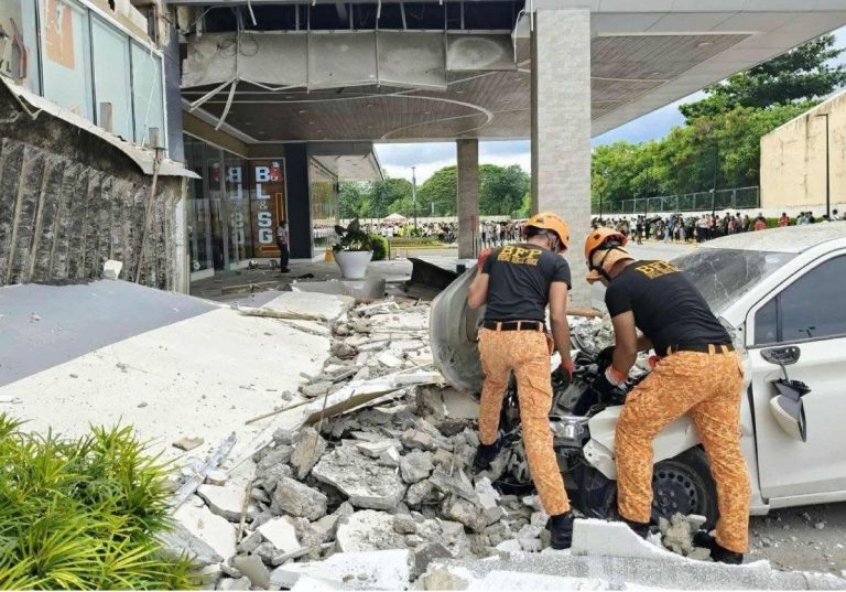 Terremoto M 7.4 nelle Filippine, le immagini della violenta scossa: ci sono morti