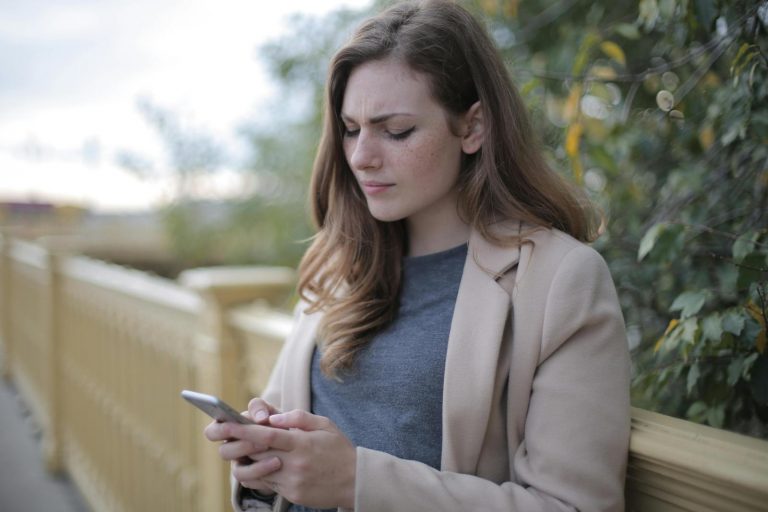 Attenzione alla truffa della chiamata muta: ecco come funziona e i consigli per difendersi Attenzione alla truffa della chiamata muta: ecco come funziona e i consigli per difendersi