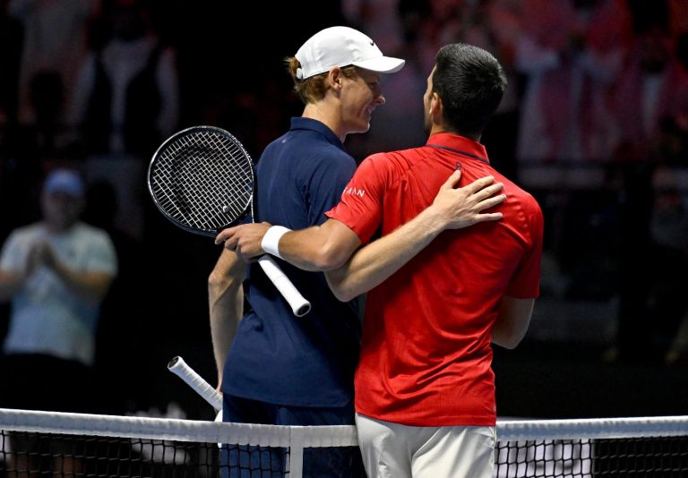 Six King Slam 2025, Sinner vince un punto incredibile e Djokovic si rivolge sconfortato allo staff di Jannik