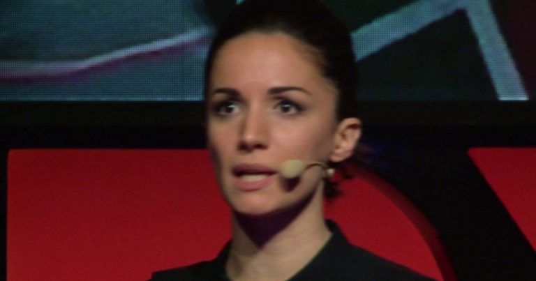 Grave lutto per Andrea Delogu, è morto il fratello di 18 anni, Evan