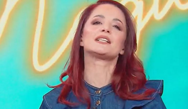 Andrea Delogu e il lutto per la morte del fratello, la Rai decide di sospendere ‘La Porta Magica’