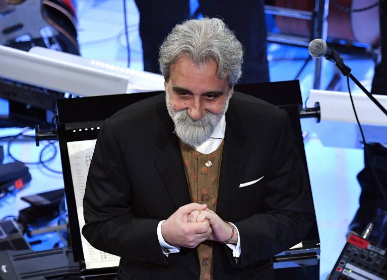 È morto Peppe Vessicchio: il direttore d’orchestra si è spento a 69 anni
