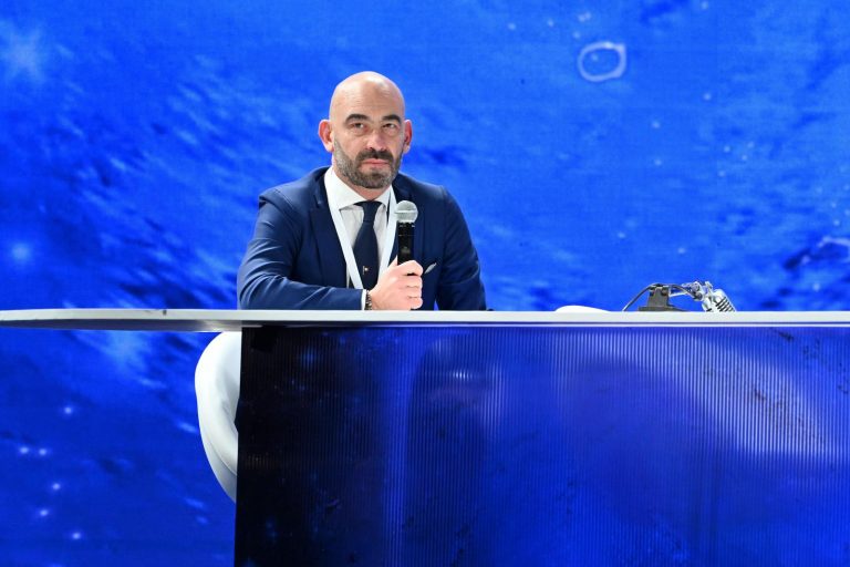 Polmonite, molti casi negli ospedali italiani. Il Prof. Bassetti avverte: “Ecco quali sono i sintomi. Bisogna evitare di…”