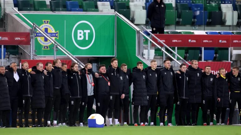 Irlanda del Nord avversaria dell’Italia nei playoff per i mondiali: le stelle, l’allenatore e i precedenti