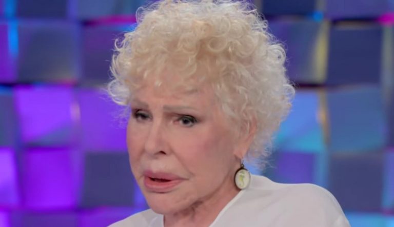 Funerali Ornella Vanoni, il bellissimo gesto della nipote Camilla che ha commosso tutti: “Ha intonato…”