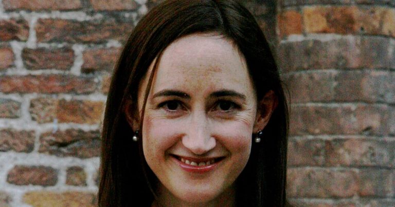 Tumore al cervello, la malattia di Sophie Kinsella: ecco quali sono i sintomi