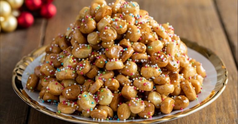 Struffoli, la ricetta e gli ingredienti del dolce di Natale campano