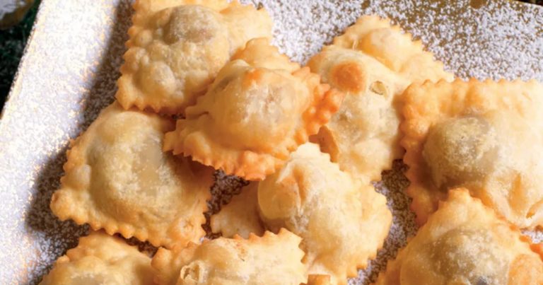 Calzoncelli, gli ingredienti e la ricetta del dolce tipico di Natale