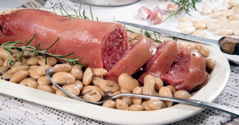 Cotechino e zampone, qual è la differenza e come cucinarli al meglio