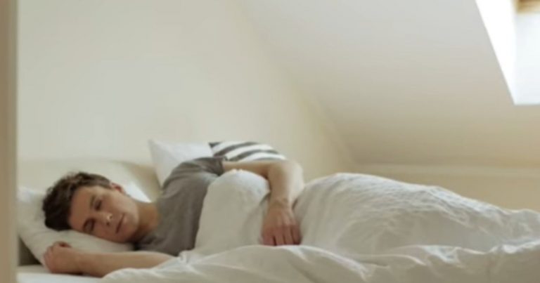 Influenza, il professor Massimo Andreoni spiega quali sono i sintomi e qual è il farmaco consigliato