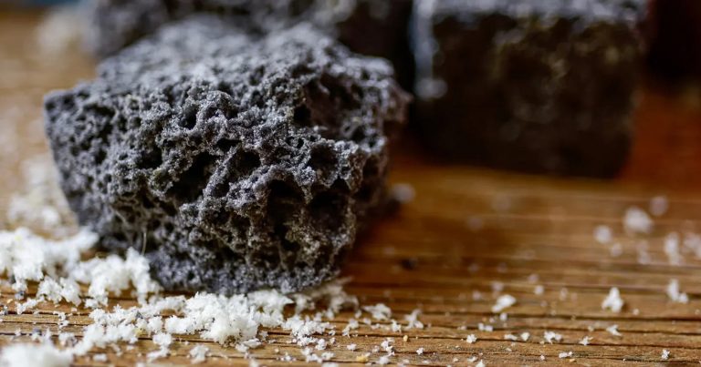 Carbone dolce: ecco come prepararlo in casa. La ricetta e il procedimento da seguire