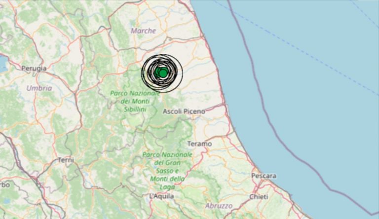 Terremoto oggi nelle Marche, prosegue lo sciame sismico nel maceratese: un boato ha preceduto la scossa più forte
