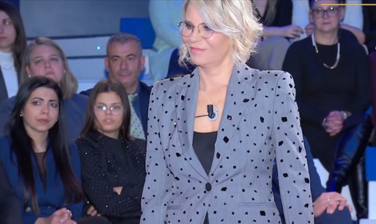 C’è Posta per te, si va verso la chiusura anticipata del programma: ecco il motivo inaspettato