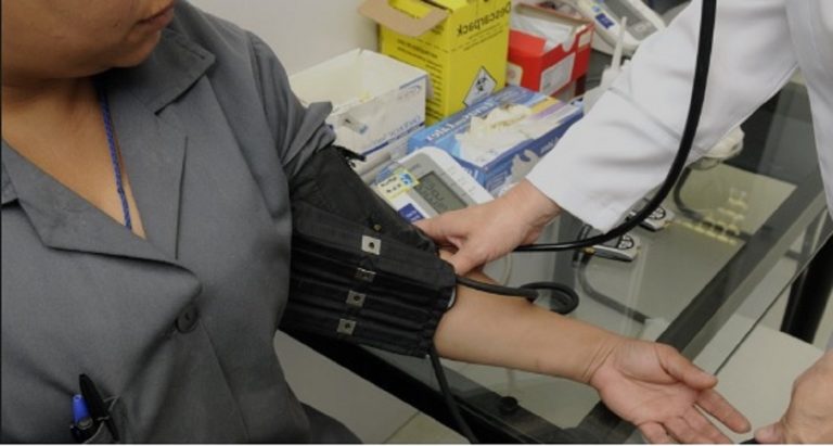 Calo di pressione, ecco quali sono le possibili cause e i sintomi per riconoscerlo