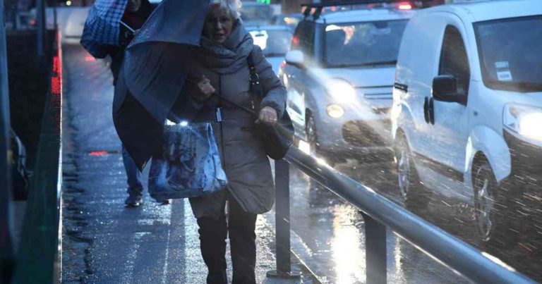 Meteo – Maltempo insistente nelle prossime ore in Italia, con pioggia e neve a quote relativamente basse: i dettagli